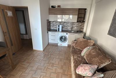Apartament cu 2 camere semidecomandat, mobilat în Central