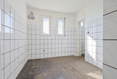 Apartament cu 3 camere în 23 August - 8