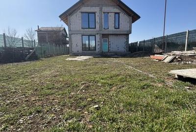 Casă cu 4 camere cu Teren 130 Mp în Central - 1