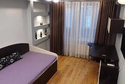 Garsonieră decomandată în Tractorul