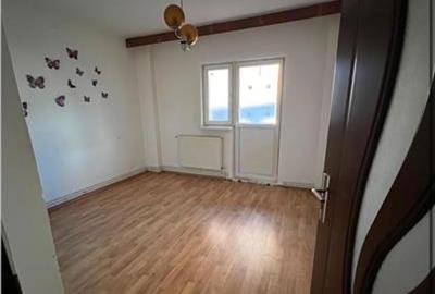 Apartament cu 4 camere, decomandat - zona Racadau - 3