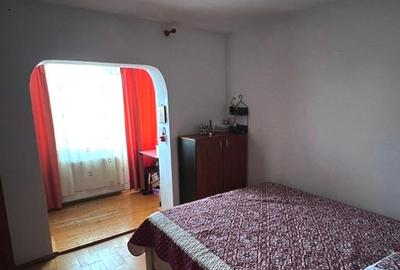 Apartament cu 4 camere decomandat, mobilat în Răcădău