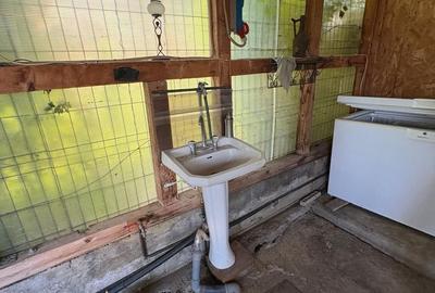 Casă cu 6 camere cu Teren 600 Mp în Tomești