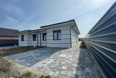 Duplex cu 3 camere cu Canalizare în Moșnița Nouă - 1