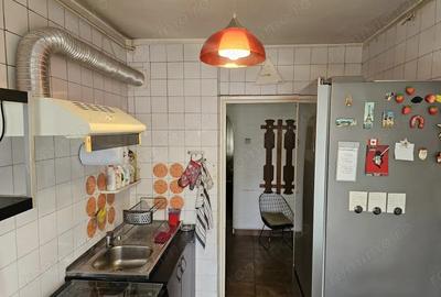 Dr.Taberei - V.Argesului - 4 4 - decomandat, reabilitat, boxa, parchet stejar, 125000 - 24