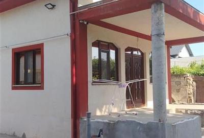 Casă cu 5 camere cu Canalizare în Chercea - 1