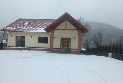 Casă individuală cu 5 camere cu Canalizare în Văleni-Stânișoara - 2