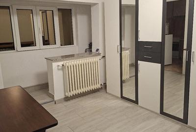 Garsonieră decomandată în Central - 2