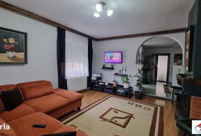 Casă cu 3 camere cu Canalizare în Central - 2