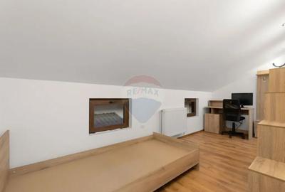Apartament cu 3 camere semidecomandat, mobilat în Central - 1
