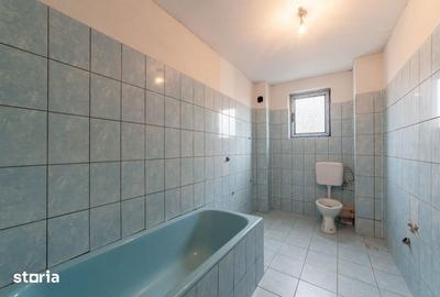 Casă cu Teren 4563 Mp în Central - 4