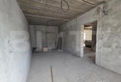 Casă cu 7 camere cu Teren 500 Mp în Central - 1