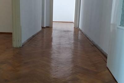 Apartament cu 3 camere semidecomandat în Circumvalațiunii - 15
