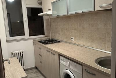 Garsonieră decomandată în Titan