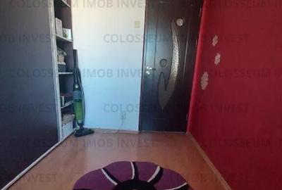 Apartament cu 3 camere semidecomandat în Florilor