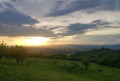 Teren intravilan, cu priveliste superba situat in Seciu, in apropiere de resortu