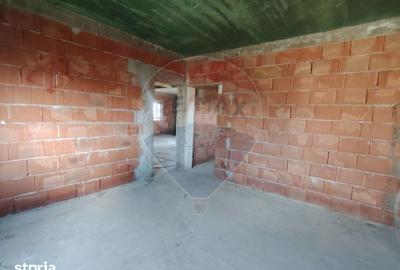 Casă cu 6 camere cu Teren 1025 Mp în Garoafa - 4