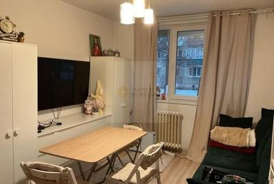Apartament cu 3 camere semidecomandat în Drumul Taberei