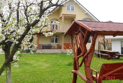 Casă cu 4 camere în Central