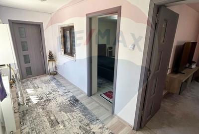 Casă cu 5 camere cu Teren 178 Mp în Central - 9