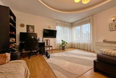 Apartament cu 4 camere de vânzare - Centrul Civic, Brașov - 3