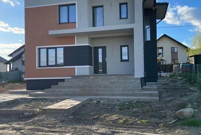 Casă cu 4 camere decomandat în Cug - 1