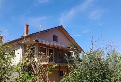 Casă cu 4 camere în Central - 2