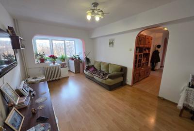 Piata Gorjului, 5 minute metrou, stradal pe Iuliu Maniu, vedere mixta, bloc 1979 - 8