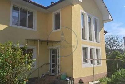 Casă cu Teren 450 Mp în Central