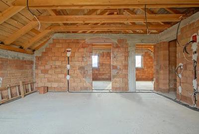 Casă cu 5 camere cu Teren 630 Mp în Tărlungeni - 9