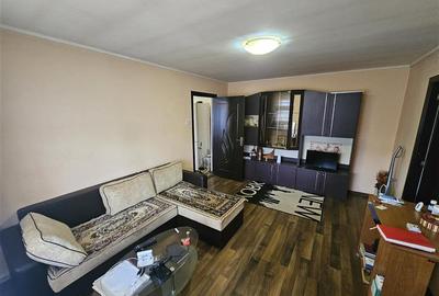 Apartament cu 2 camere semidecomandat, mobilat în Micro I - 2
