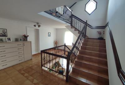 Casa cu garaj, teren 2000mp, chirie , Iaslovat - 3