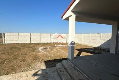 Casă cu 4 camere în Sântandrei