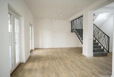 Casă cu 5 camere cu Teren 765 Mp în Păulești - 4