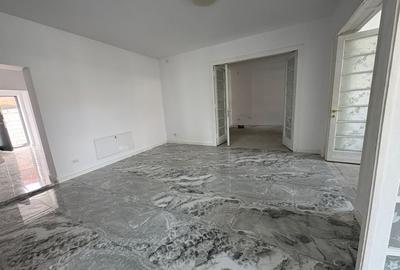 Casă individuală cu 5 camere în Central