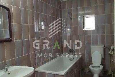 Casă cu 7 camere cu Teren 600 Mp în Jucu - 8