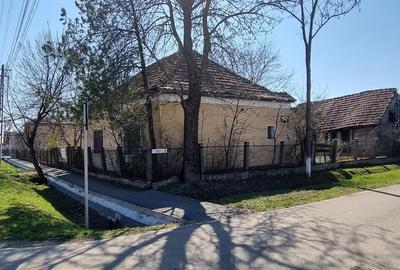 Casă individuală cu 2 camere în Lazuri