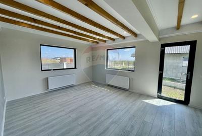 Casă cu 4 camere cu Canalizare în Exterior Vest - 22