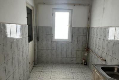 VAND 2 camere Micro40 et 4 pret 40.000 euro negociabil - 1