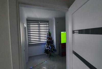 Apartament cu 3 camere decomandat în Exterior Vest