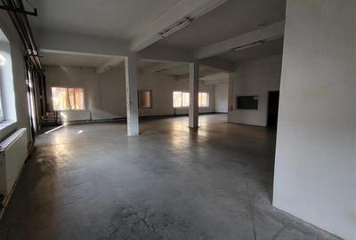 Spațiu comercial, de 365 mp, în Central - 4