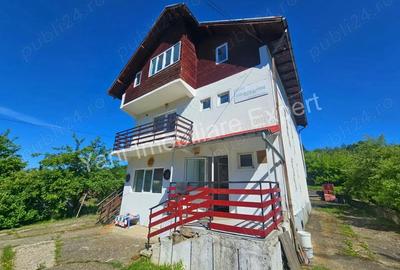 Casă cu 6 camere cu Teren 1340 Mp în Central - 1