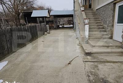 Casă cu 3 camere cu Teren 6300 Mp în Scoarța