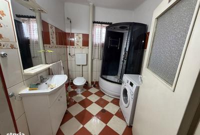 Casă cu 6 camere cu Teren 395 Mp în Central