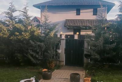Casă cu 5 camere în Baciu