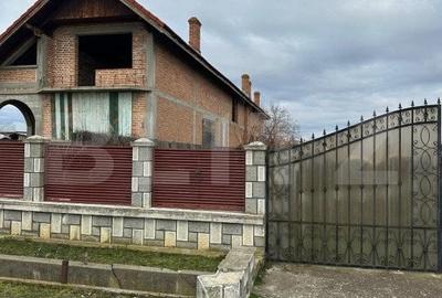 Casa de vanzare la rosu, 10 camere, 246,50 mp, zona Exterior Sud - 19