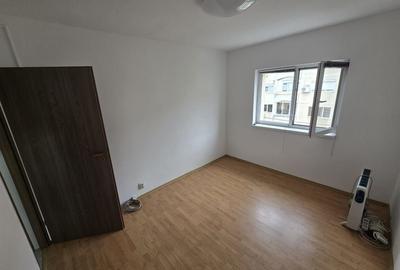 Etaj intermediar. Suprafata generoasa. 2 Bai. Boxa. - 8