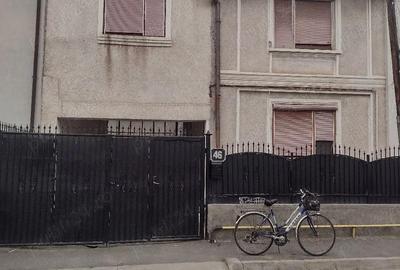 Casă cu 5 camere cu Teren 320 Mp în Central