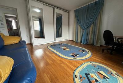 Apartament cu 2 camere decomandat în Tractorul
