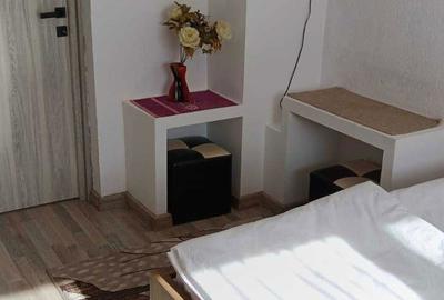 Apartament cu 3 camere decomandat în Florești